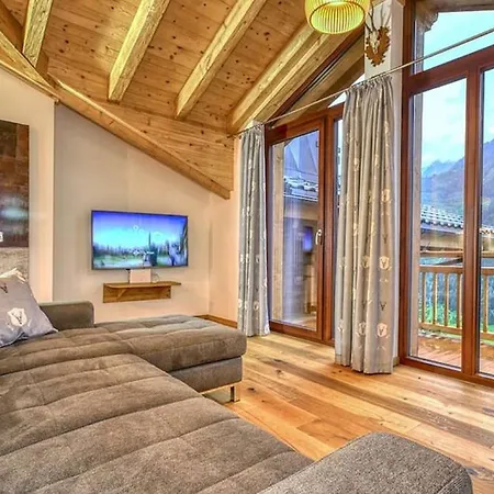 Beautiful Austrian Style Chalet At The Ski Slope Apartment *