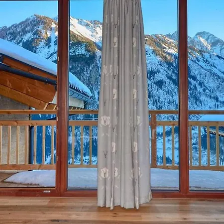 Beautiful Austrian Style Chalet At The Ski Slope *