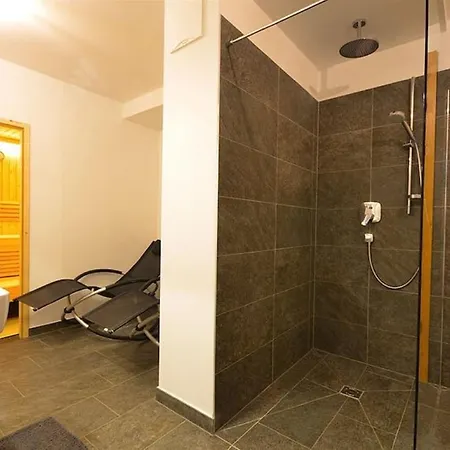 Beautiful Austrian Style Chalet At The Ski Slope Apartamento